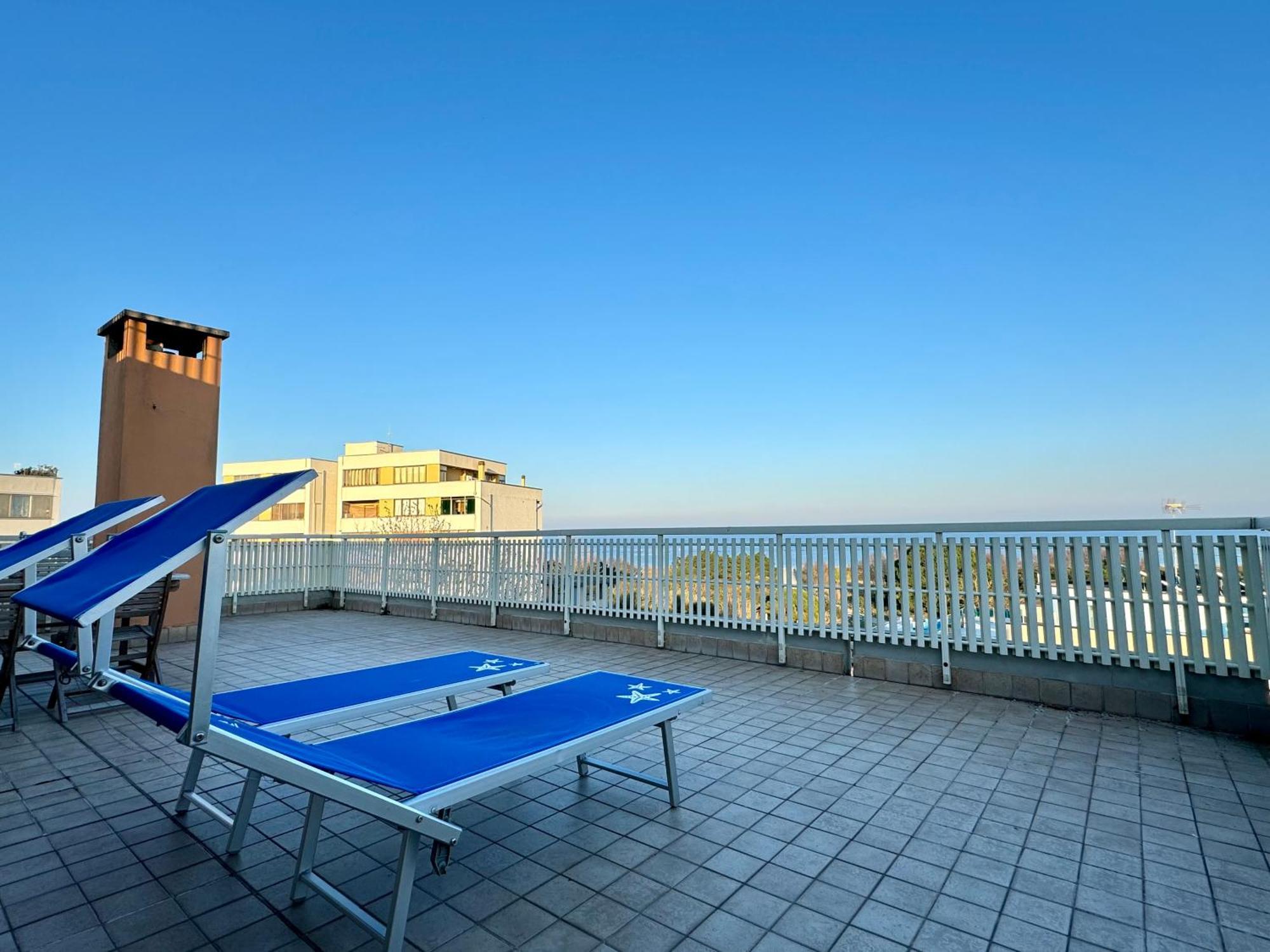Ferienwohnung 82, Attico Leonardo Lido Adriano Exterior foto